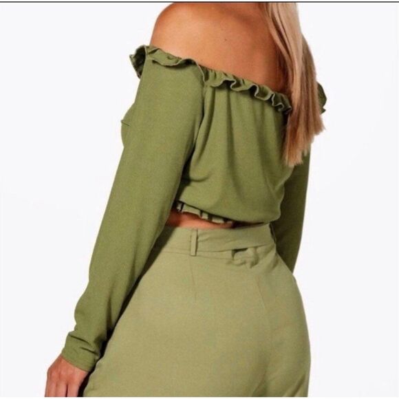 Boohoo NWT Green Fall Chic Off the Shoulder Long Sleeve Ribbed Crop Top - Picture 2 of 9